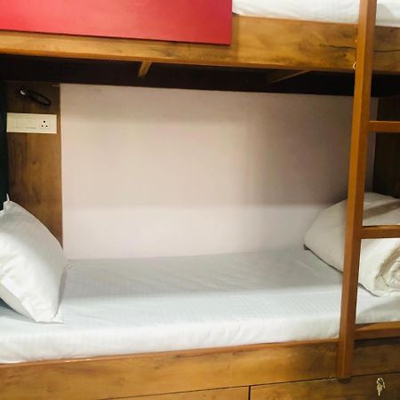Everest Stays Rooms And Dormitory Mumbai Exterior photo
