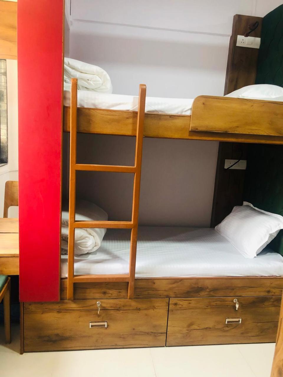 Everest Stays Rooms And Dormitory Mumbai Exterior photo