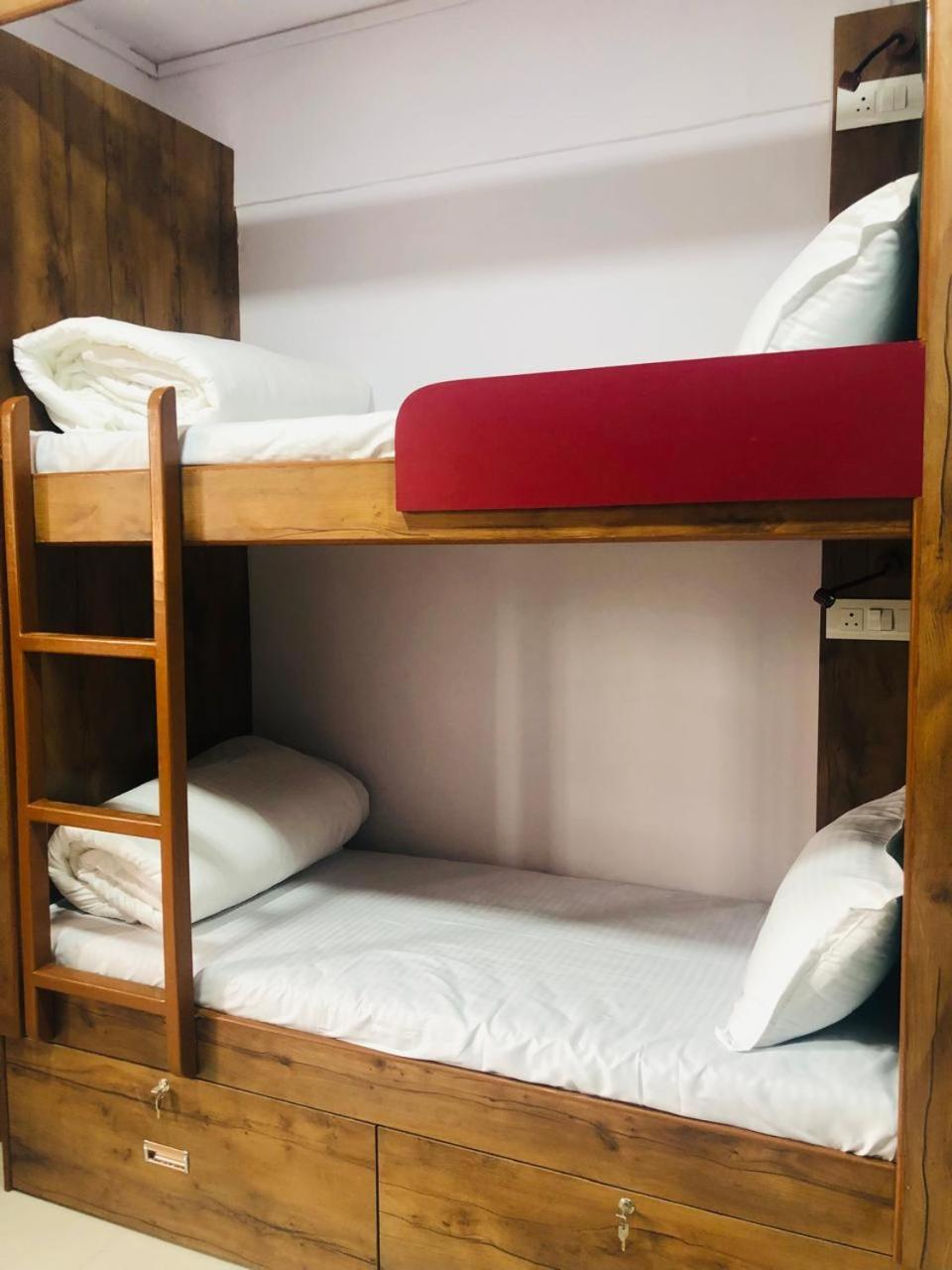 Everest Stays Rooms And Dormitory Mumbai Exterior photo