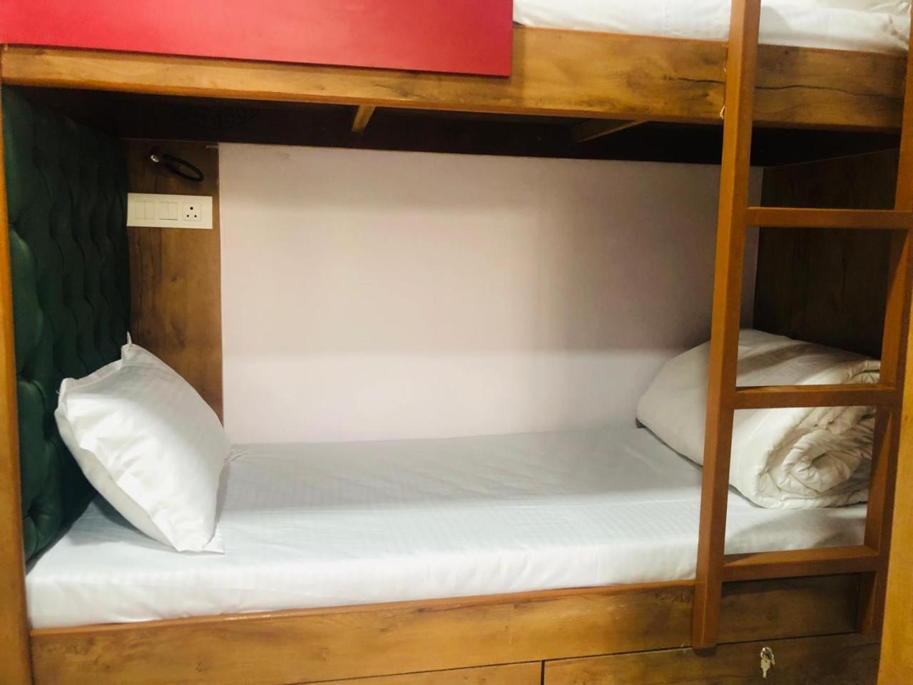 Everest Stays Rooms And Dormitory Mumbai Exterior photo